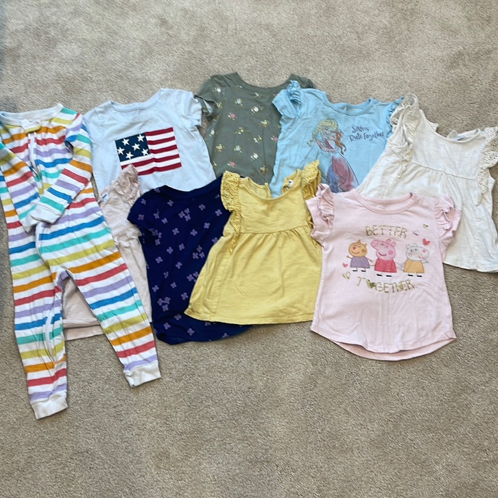 Girls 3T bundle.  8 short sleeve tops.  1 zip up footless PJ onesie!